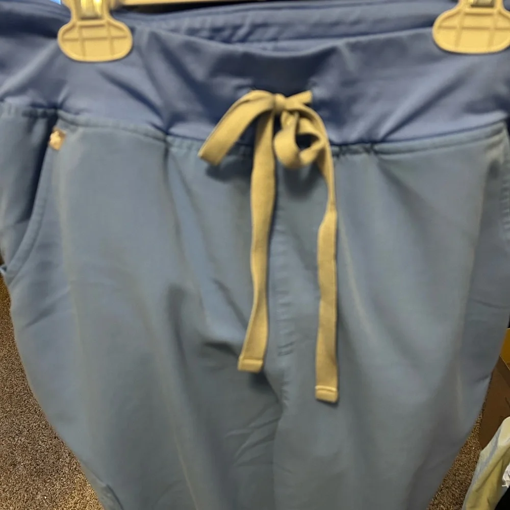 Figs Technical Collection Blue Scrub Top and Pants - Picture 9 of 12